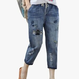 Trendy Blue Denim Cropped Jeans with Cat Design